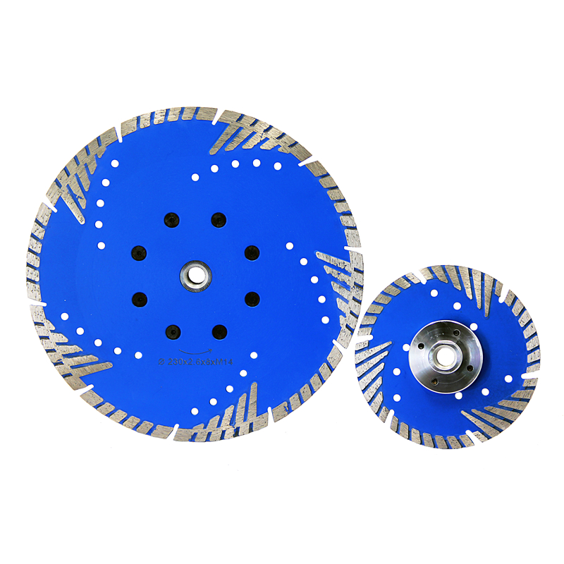 Sintered turbo concrete cutting disc with triangle protective teeth